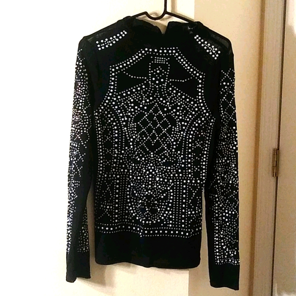 Absolutely gorgeous top.